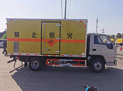 唐山爆破器材运输车工人安全操作规范与智能技术保障